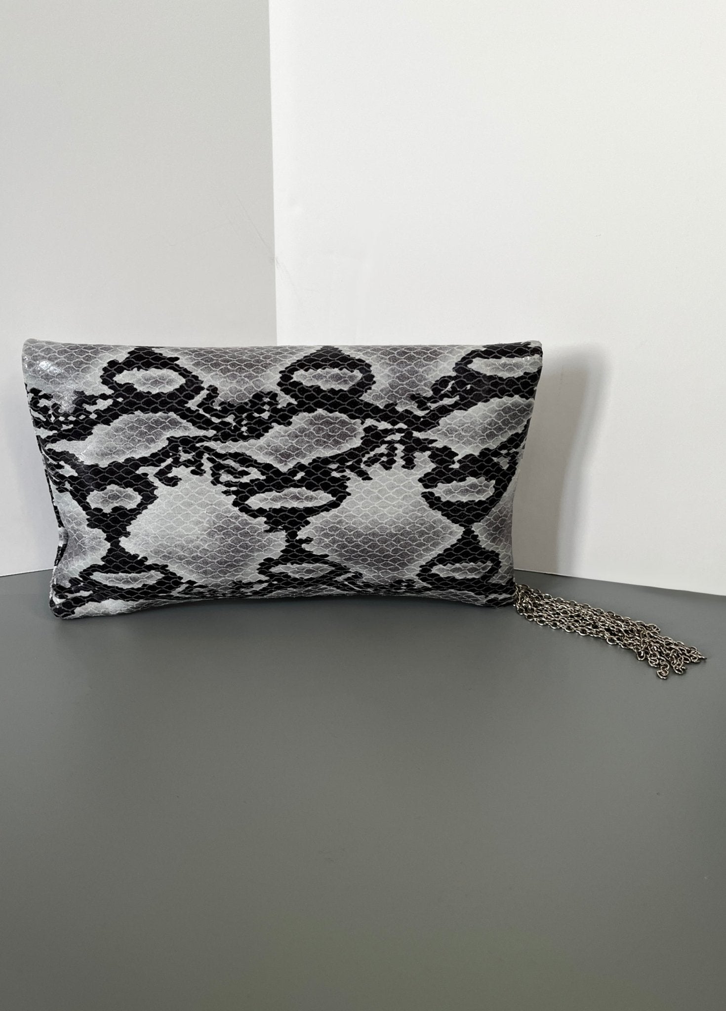 Black and white snake print outlet bag